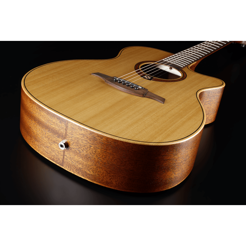 Auditorium Cutaway Acoustic-Electric Natural