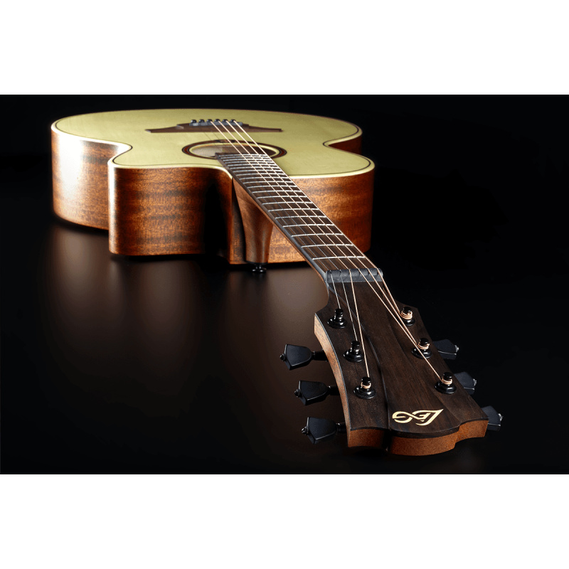 Jumbo Acoustic-Electric Cutaway Natural